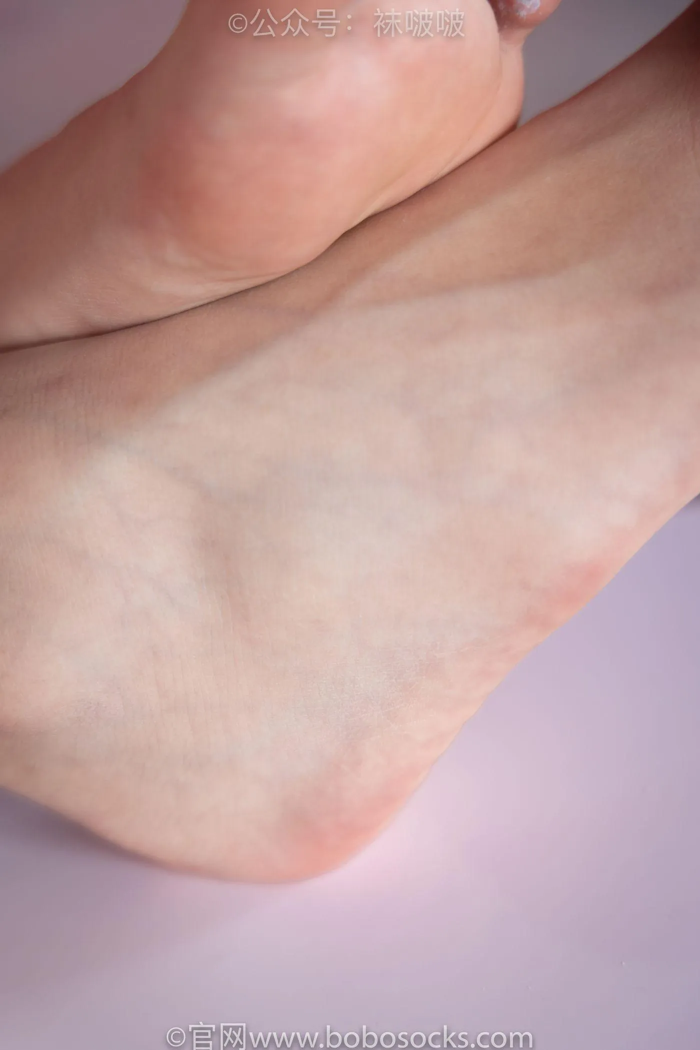 [BoBoSocks袜啵啵]NO.018 木木-运动鞋、白棉袜、裸足 [136P]插图8